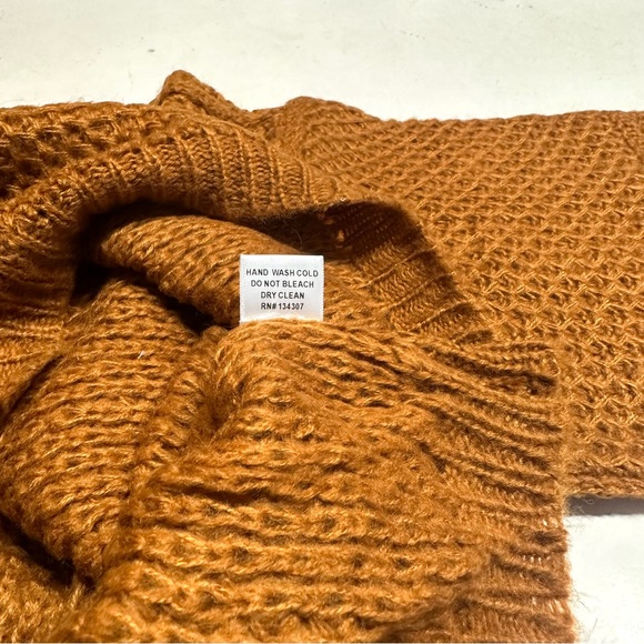 LUMIERE ACRYLIC SWEATER WITH DROP SHOULDER CROPPED STYLE LONG SLEEVE SIZE MEDIUM - Picture 8 of 8